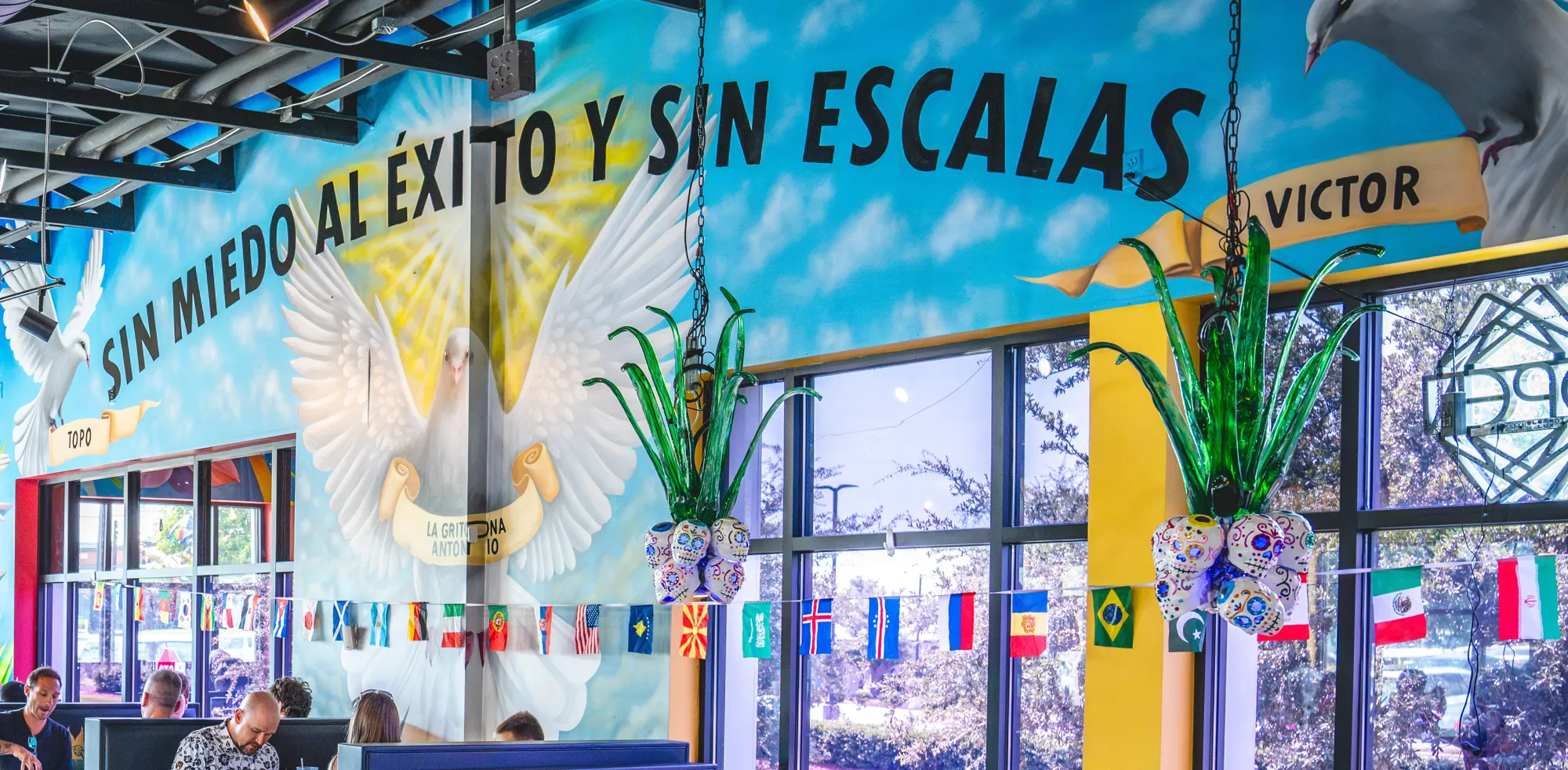 The Sin miedo al exito mural at Margaritas Berewick